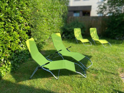 Liegestühle im Garten Liegestühle im Garten vom Witte Huus